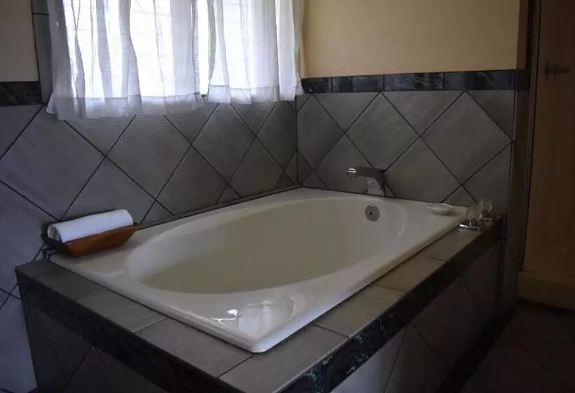 سوئیت با تخت بزرگ, Kauai Inn
