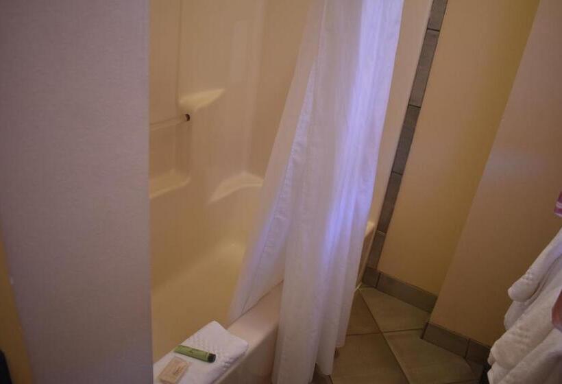 غرفة قياسية ثلاثية, Kauai Inn