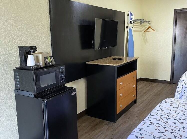 Номер Стандарт 2 Двуспальные Кровати, Travelers Inn Elizabeth City