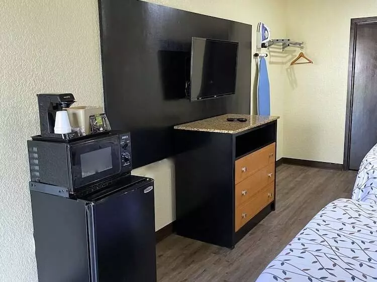 ２ダブルベッドのスタンダードルーム, Travelers Inn Elizabeth City