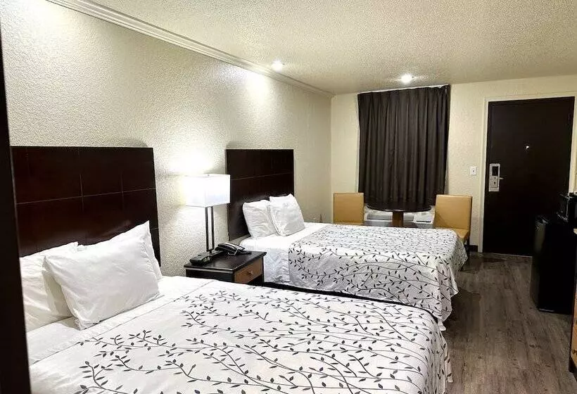 ２ダブルベッドのスタンダードルーム, Travelers Inn Elizabeth City