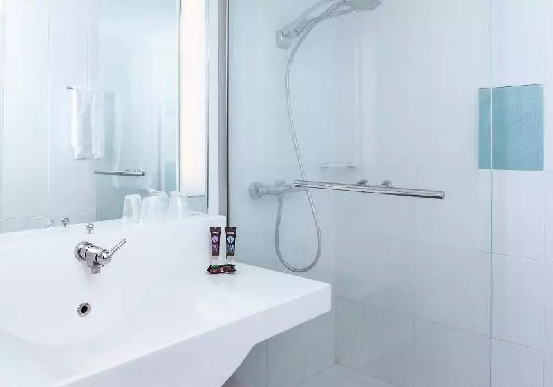 Chambre Classique, Novotel Saintquentin En Yvelines