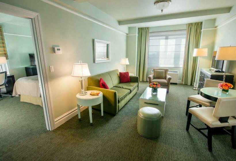 带双人大床的行政管理套房, Beacon