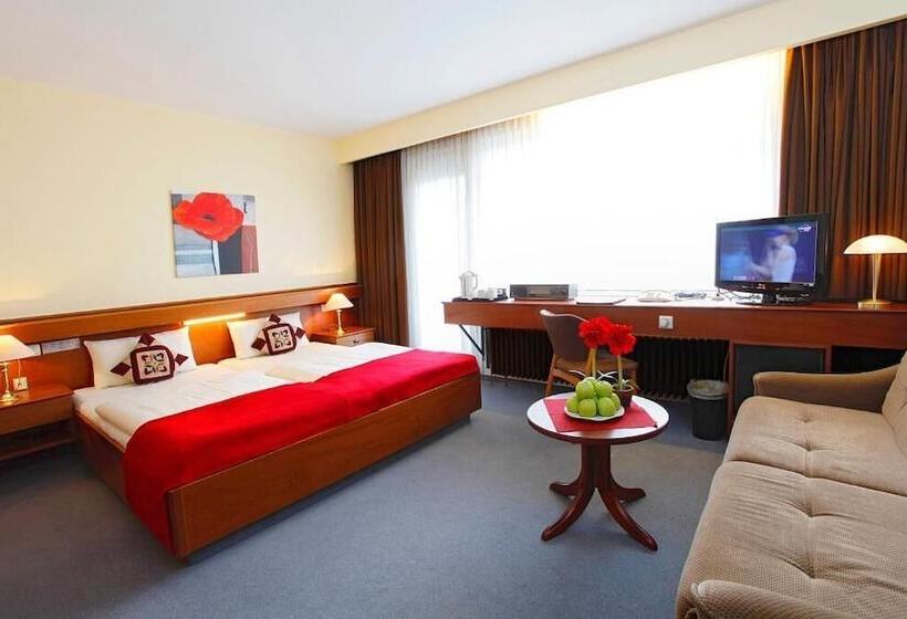 חדר סטנדרט לארבעה, Centro Hotel Norderstedter Hof By Ina