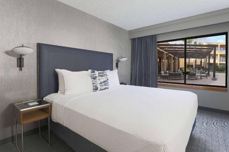 سوئیت با تخت بزرگ, Courtyard Tucson Airport