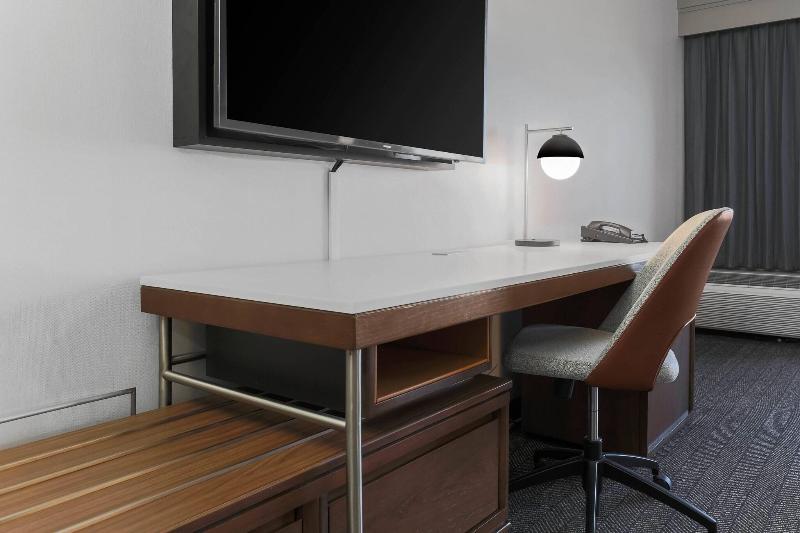 اتاق استاندارد با چشمانداز استخر, Courtyard Tucson Airport