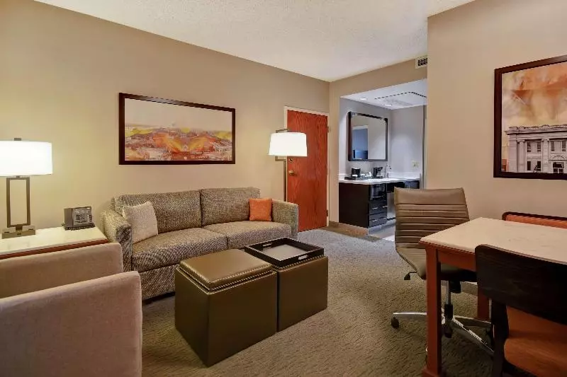 プレミアムスイート, Embassy Suites Little Rock