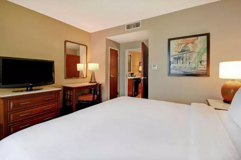 プレミアムスイート, Embassy Suites Little Rock