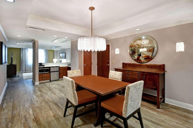 Люкс Кровать Кинг, Embassy Suites Little Rock