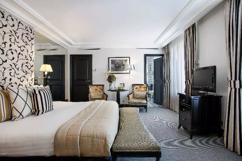 身障者適用キングサイズベッドルーム, Embassy Suites By Hilton Los Angeles International Airport North