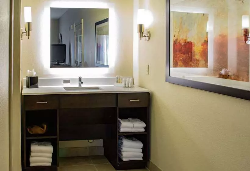 スイート, Embassy Suites Little Rock