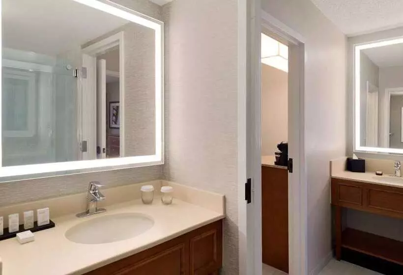 スイート, Embassy Suites Little Rock