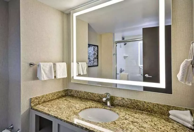 スイート, Embassy Suites Little Rock