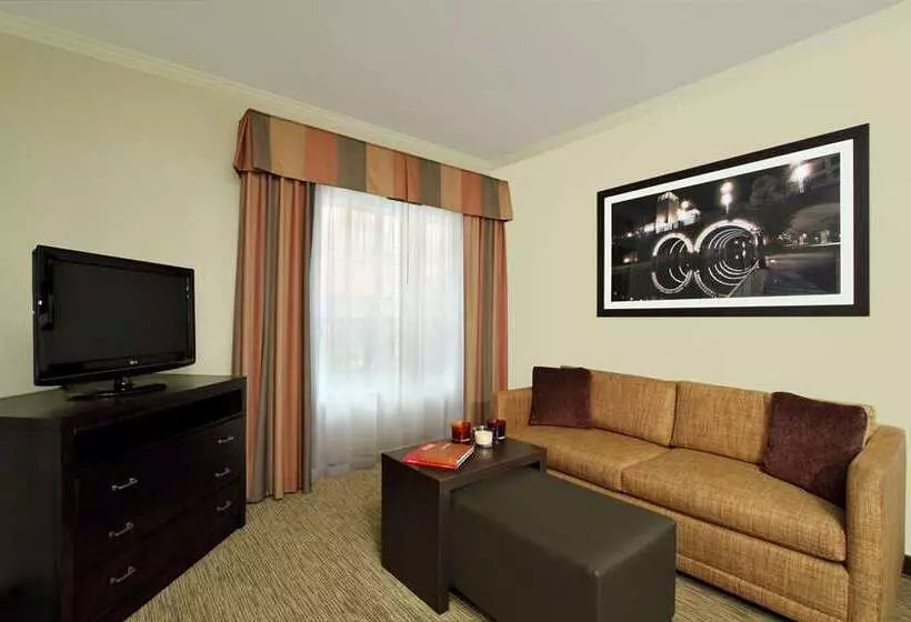 スイート, Embassy Suites Little Rock