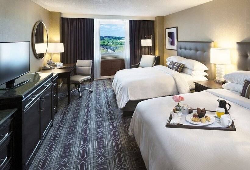 غرفه قياسيه سريرين مزدوجين, Hilton Harrisburg