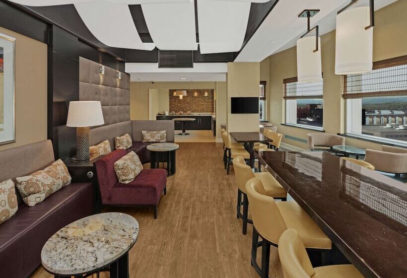 Номер Стандарт, Hilton Harrisburg