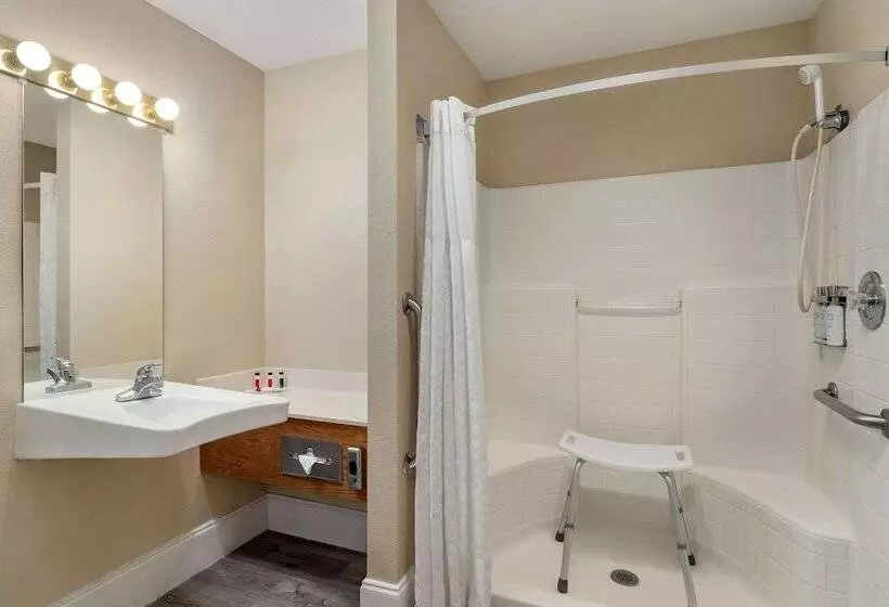 سوییت سوپریور, Travelodge By Wyndham Lake Havasu