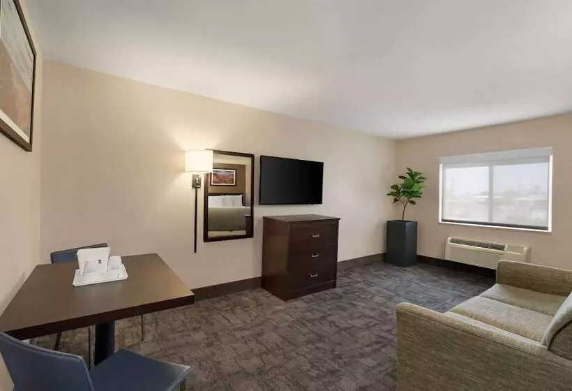 سوییت سوپریور, Travelodge By Wyndham Lake Havasu