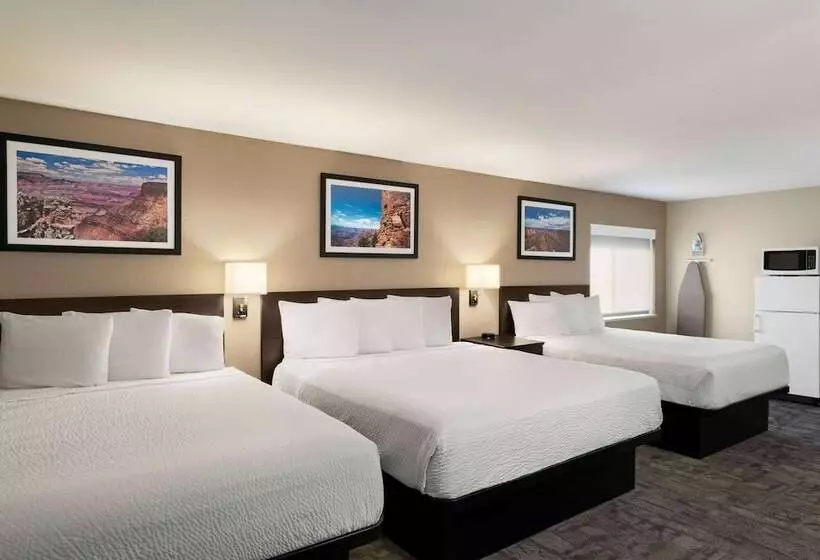 سوییت سوپریور, Travelodge By Wyndham Lake Havasu