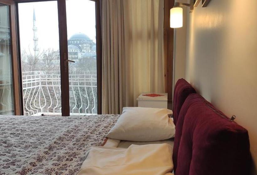 اتاق لوکس با بالکن و چشم‌انداز دریا, Turkoman