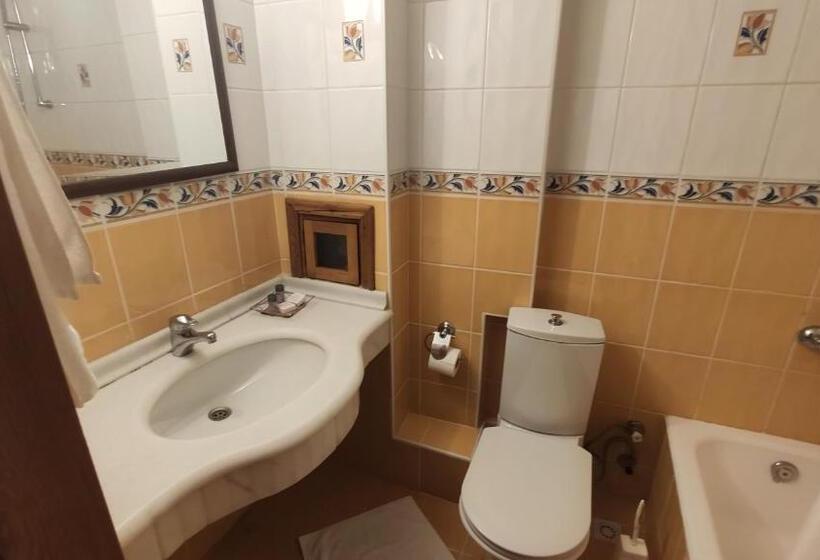 اتاق استاندارد سه نفره, Turkoman