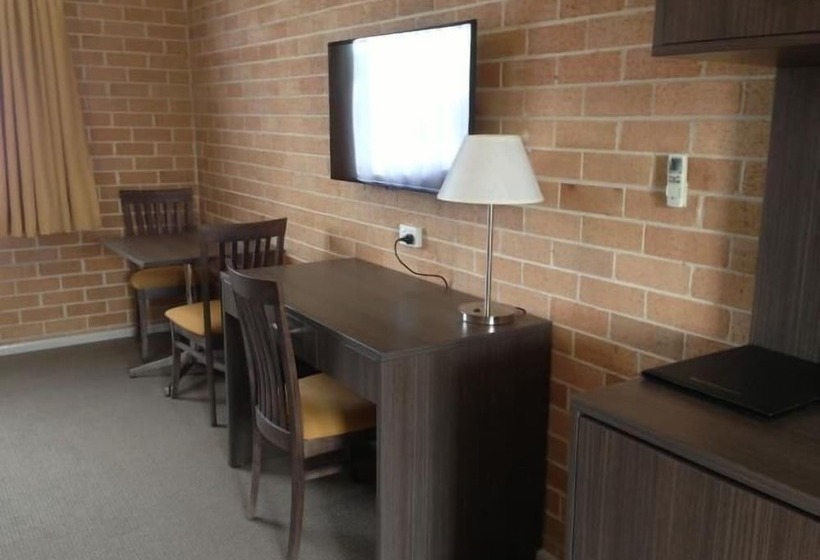 חדר דלוקס, Alexander The Great Motel