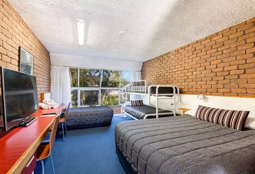 ファミリールーム, Aquajet Motel