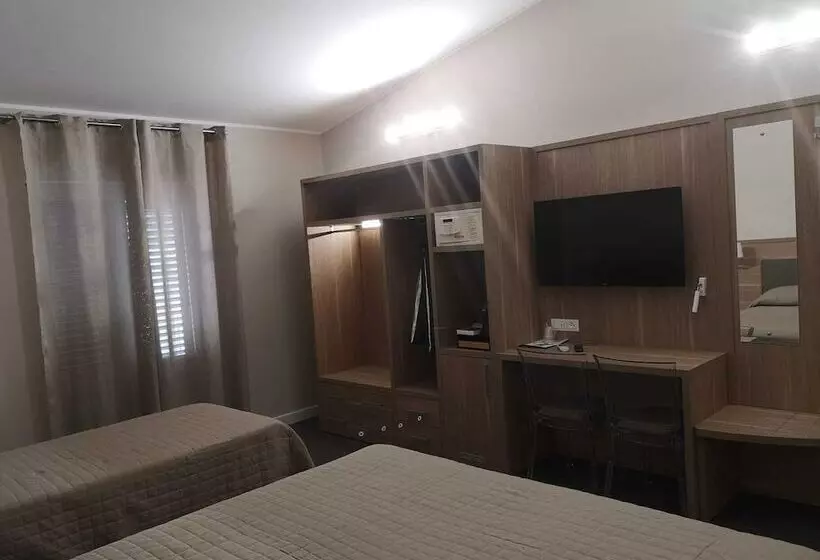 Standard Kolmen Hengen Huone, Il Gabbiano