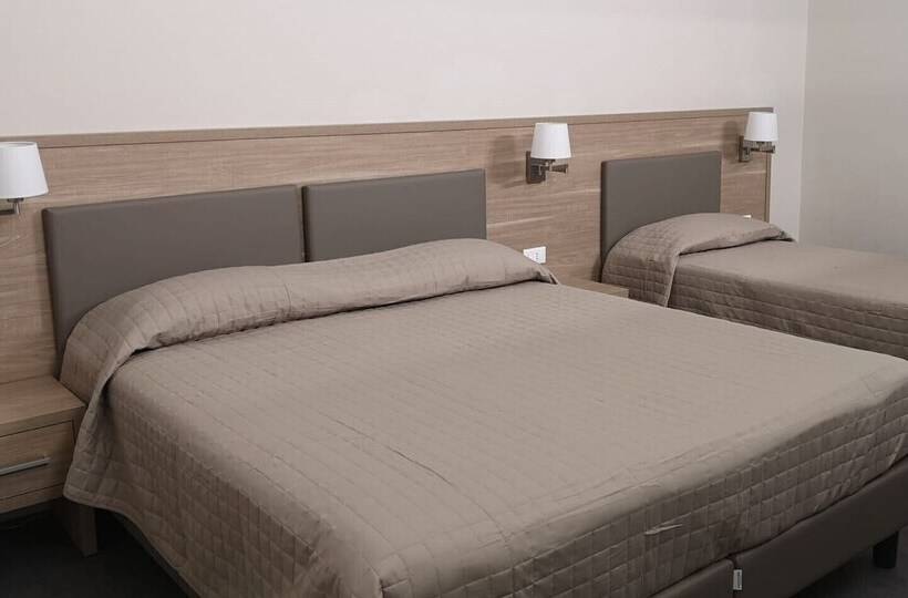 غرفة قياسية ثلاثية, Il Gabbiano