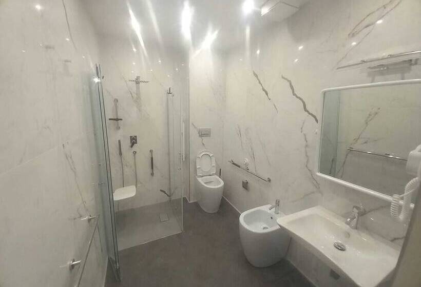 غرفة قياسية ثلاثية, Il Gabbiano