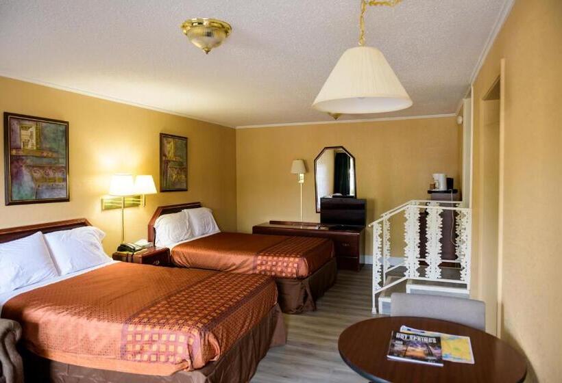 带2个双人床的标准工作室, Kings Inn Hot Springs