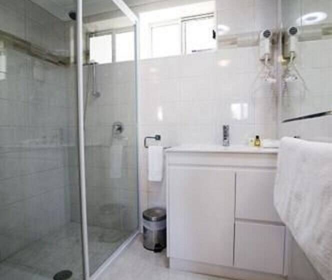 سوییت لوکس, Moore Park Inn