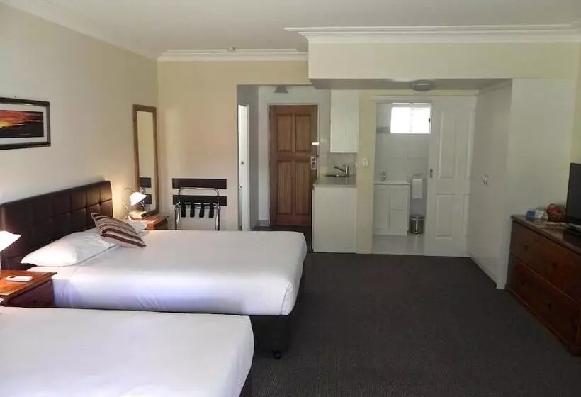 سوییت لوکس, Moore Park Inn