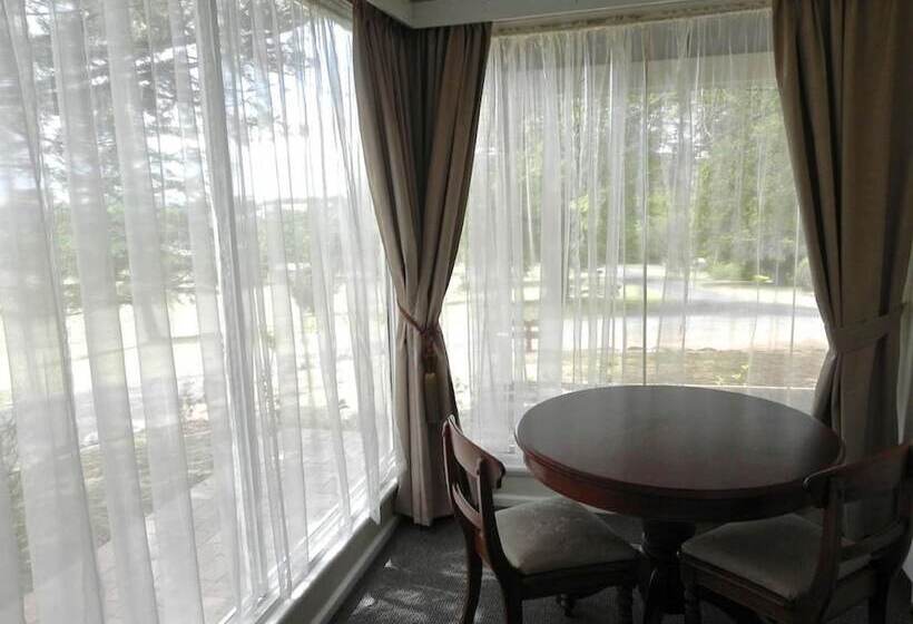 سوییت, Moore Park Inn