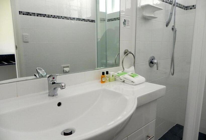 스위트, Moore Park Inn