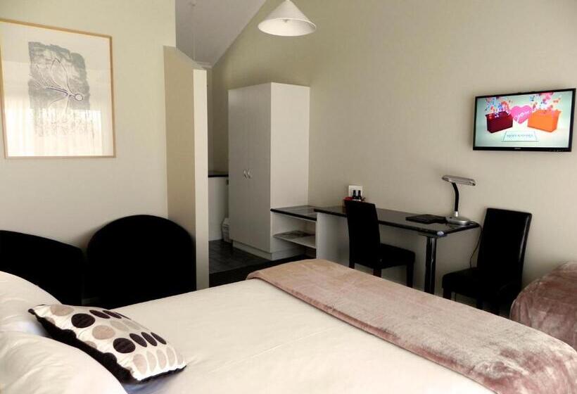 سوییت, Moore Park Inn