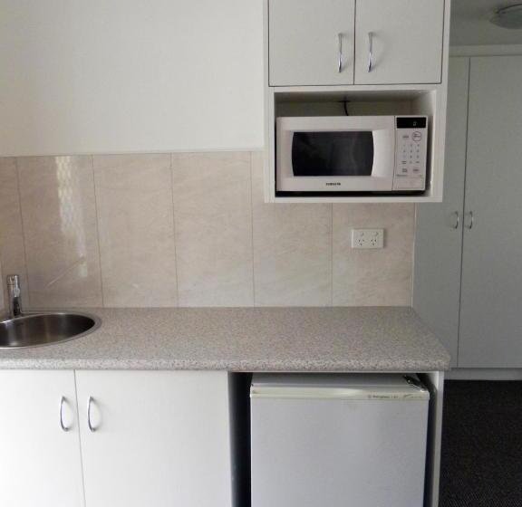 سوییت لوکس, Moore Park Inn