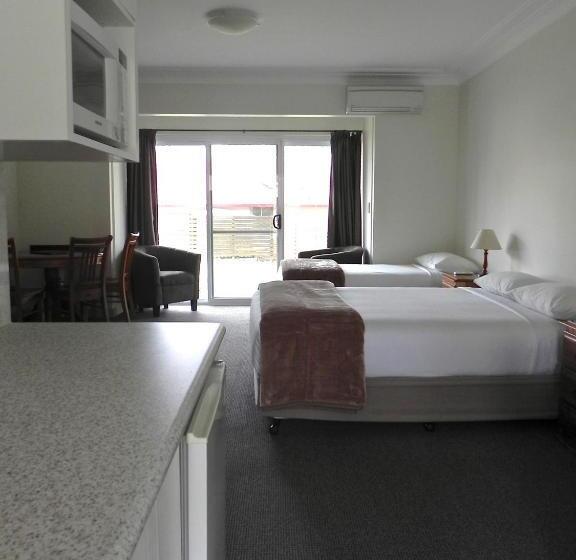 سوییت لوکس, Moore Park Inn