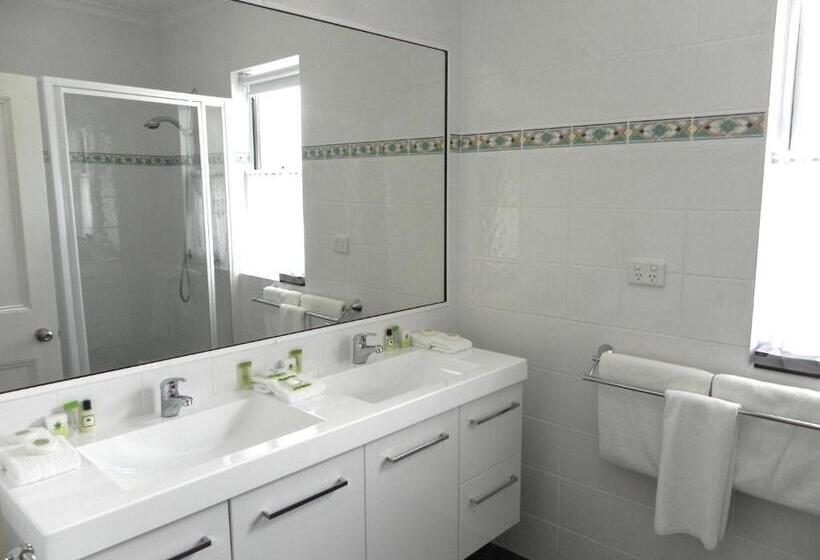 سوییت خانوادگی, Moore Park Inn