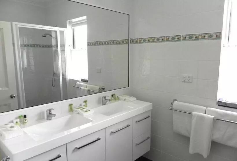 سوییت خانوادگی, Moore Park Inn