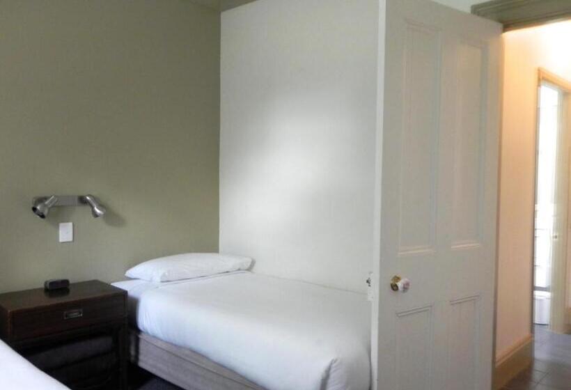 سوییت خانوادگی, Moore Park Inn