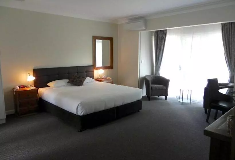 سوئیت اجرایی با تخت کینگ, Moore Park Inn