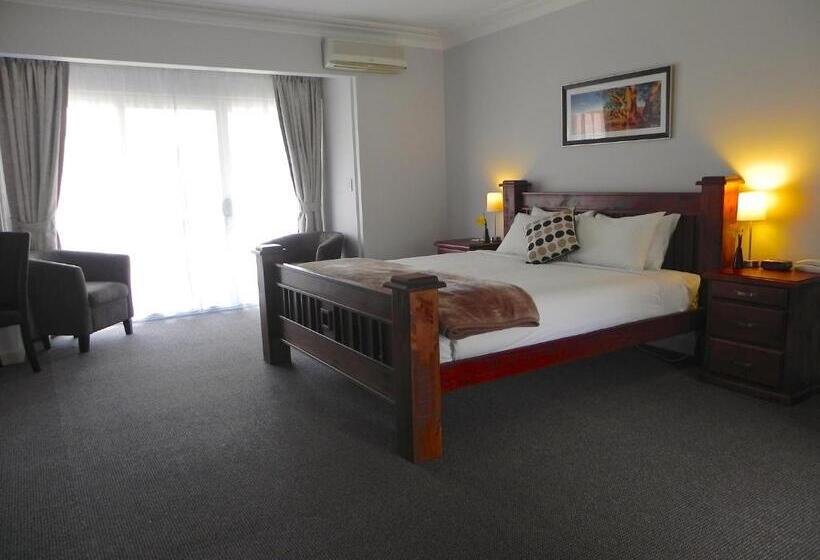 سوئیت اجرایی با تخت کینگ, Moore Park Inn