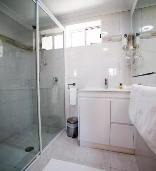 سوئیت اجرایی با تخت کینگ, Moore Park Inn