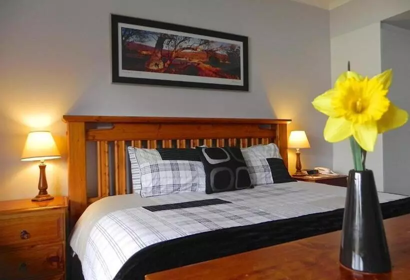 سوئیت اجرایی با تخت کینگ, Moore Park Inn