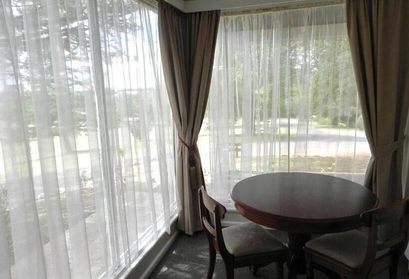 سوییت, Moore Park Inn