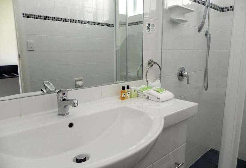 سوییت لوکس, Moore Park Inn