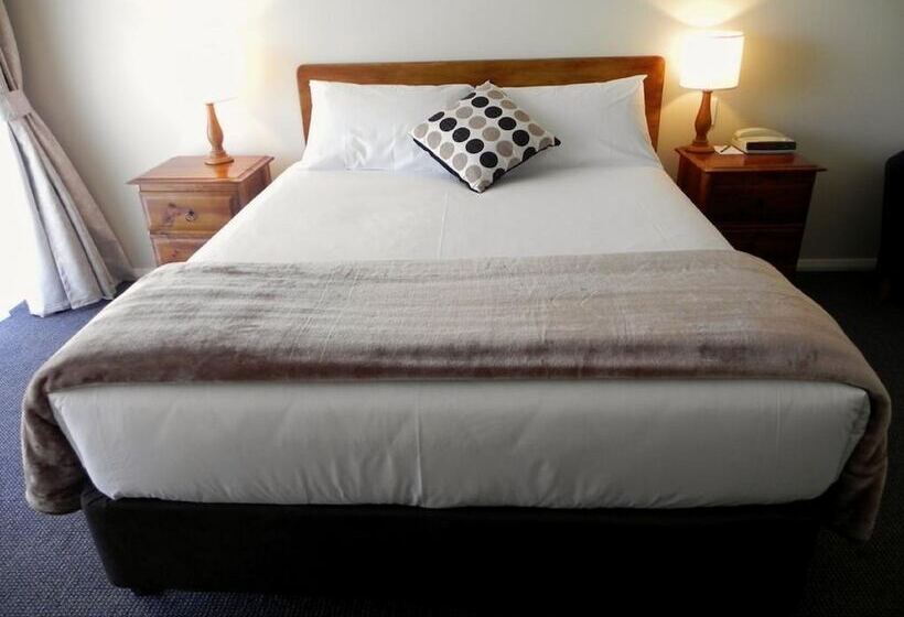 سوییت لوکس, Moore Park Inn