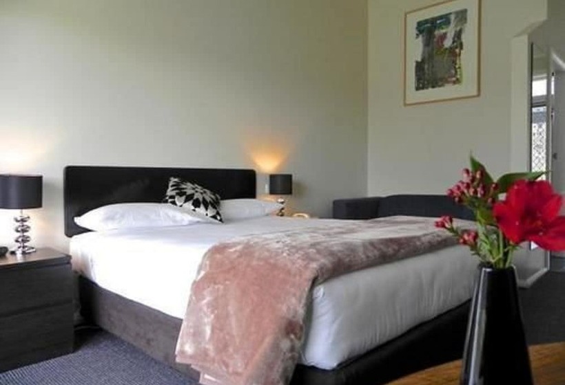 سوییت لوکس, Moore Park Inn