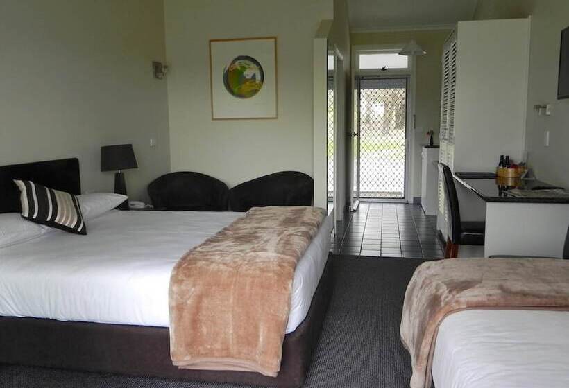 سوییت لوکس, Moore Park Inn